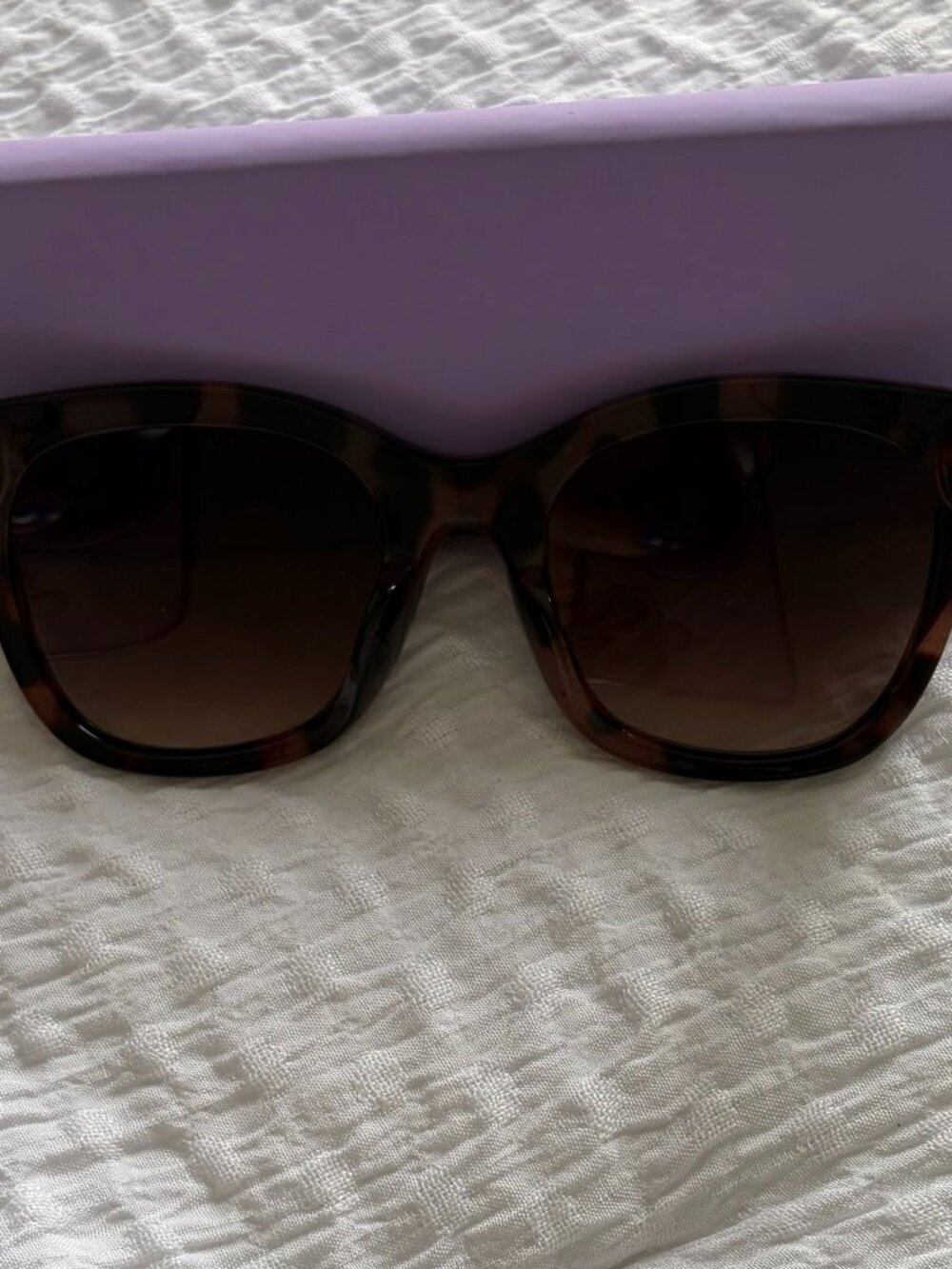 Jones New York Tortoiseshell Sunglass, Blush Pink arms, Excellent like new - Picture 2 of 7